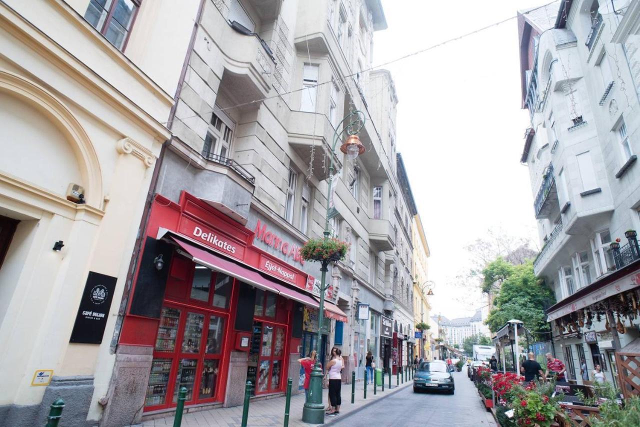 Huge, Central For 8 People * Budapest